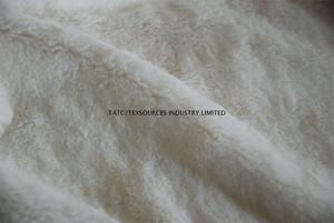 Polyester Ivory Fake Fur 385 G/M2
