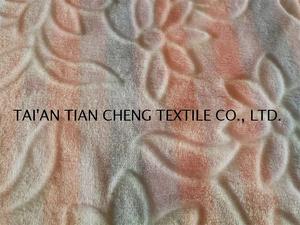 Polyester coral fleece with flower design 300 GR/M2